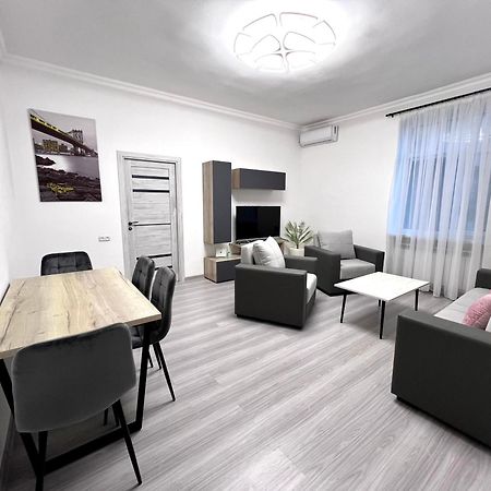 Luxe Apartment Komitas エレバン エクステリア 写真