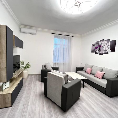 Luxe Apartment Komitas エレバン エクステリア 写真