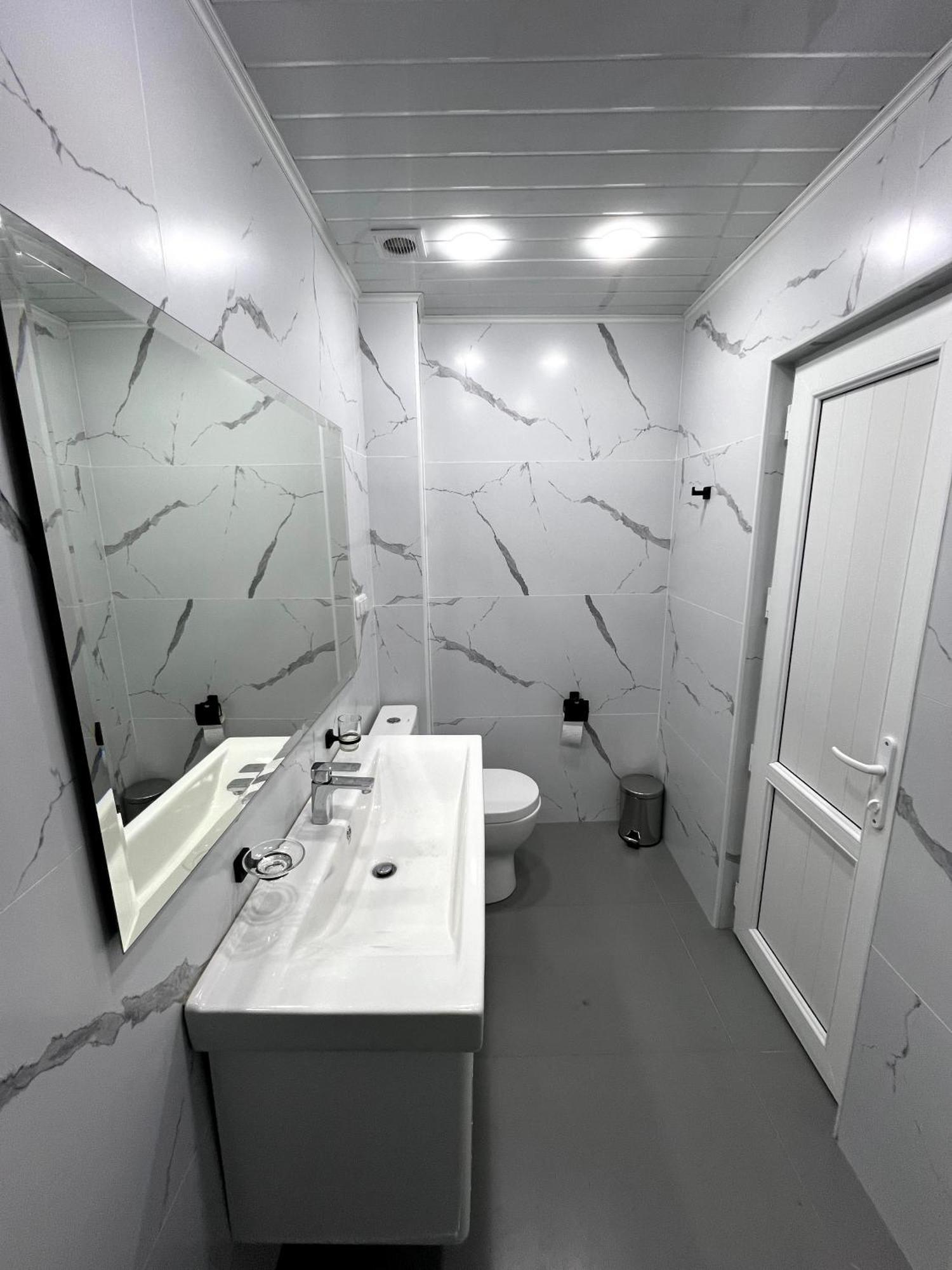 Luxe Apartment Komitas エレバン エクステリア 写真